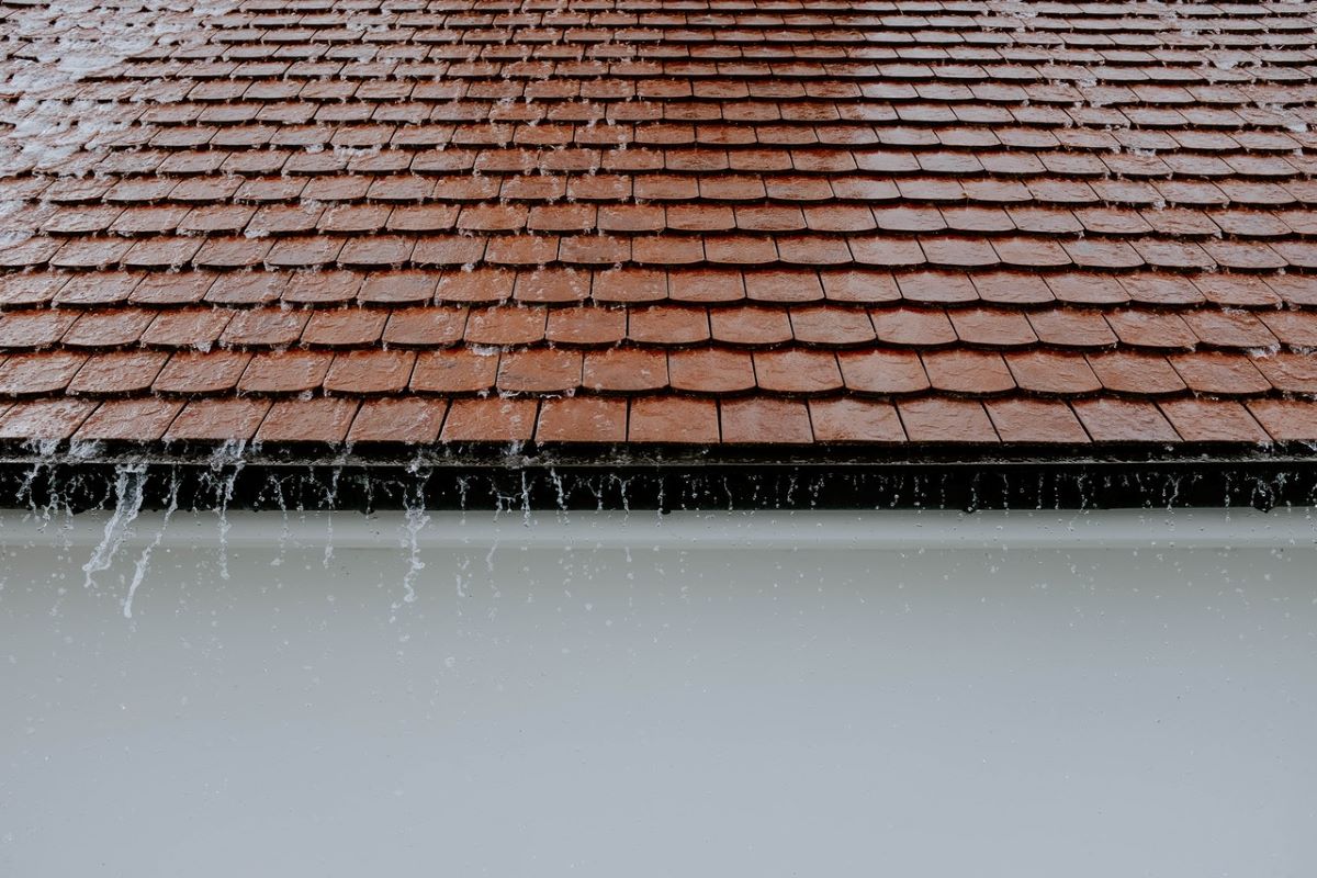 Guide to pressure washing your roof