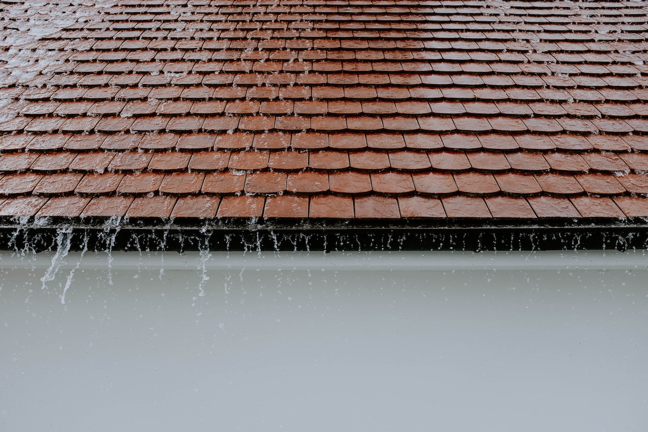 Can all roofs be pressure washed?